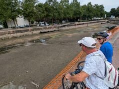 Hình ảnh. Tại cảng Epinal, con kênh khô cạn hoàn toàn