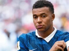 “Khuôn mặt chết tiệt”? Kylian Mbappé im lặng sau pha bỏ lỡ mới nhất của Didier Deschamps