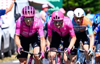 Jonathan Vaughters nói được bao nhiêu ngôn ngữ?