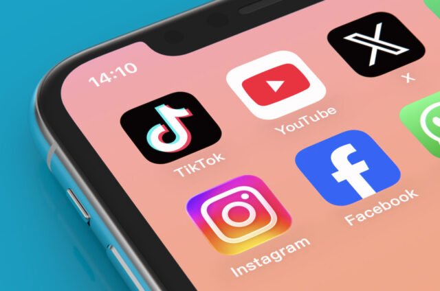 Pháp dứt khoát áp dụng lệnh cấm mạng xã hội