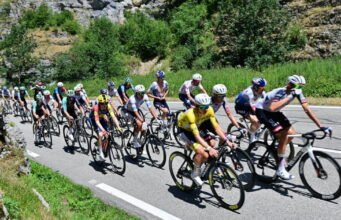 Trực tiếp Tour de France 2026. Mười bốn tay đua dẫn đầu, Paret-Peintre và Carapaz trong cuộc chiến giành điểm và đậu… Theo dõi chặng 18