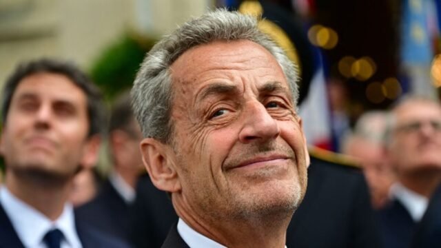 Nicolas Sarkozy và Carla Bruni ở Corsica: cuộc gặp gỡ