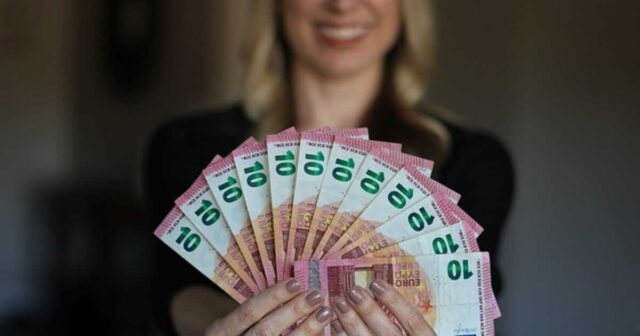 Lãi suất vay mượn của Pháp đạt cột mốc lịch