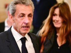 Carla Bruni, Nicolas Sarkozy và con gái Giulia của họ trong kỳ nghỉ ở Corsica, họ phải lòng cơ sở 5 sao giữa biển và maquis