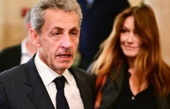Carla Bruni, Nicolas Sarkozy và con gái Giulia của họ trong kỳ nghỉ ở Corsica, họ phải lòng cơ sở 5 sao giữa biển và maquis