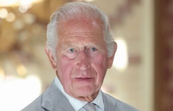 Charles III phải “coi chừng lưng”: tại sao Cung điện Buckingham nên cảnh giác với kế hoạch mới của Harry và Meghan