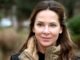 Melissa Theuriau: làn da tuổi teen ở tuổi 48, cô có được nó nhờ sản phẩm kỳ diệu này, một gói nhỏ màu cam mà tất cả các ngôi sao đều chộp lấy