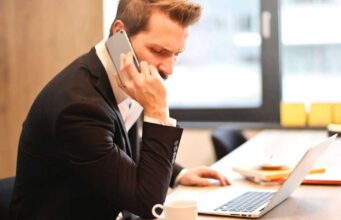 Cảnh sát giả, công tố viên giả: trò lừa đảo rất phức tạp này đang cướp đi ngày càng nhiều nạn nhân