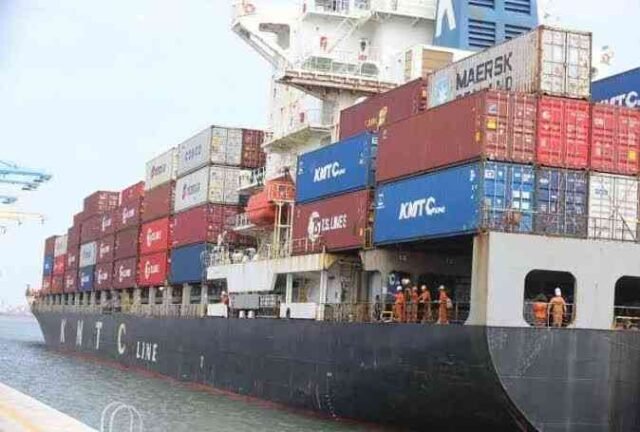 Thủy thủ khổng lồ thúc đẩy hiệp ước cải thiện