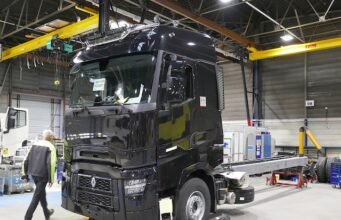 Xe tải mui trần Renault Trucks