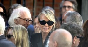 LOẠI TRỪ. Laeticia Hallyday chia tay Serge Varsano: sau “trò chuyện thẳng thắn”, họ đã hứa với nhau một lời hứa đẹp đẽ giữa lòng mùa hè