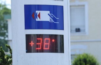 Alsace. Nhiệt độ lên tới 38°C ở Colmar và Strasbourg vào thứ Tư tuần này, dự kiến sẽ có nắng nóng cao hơn và gió giật vào thứ Năm