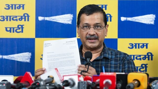 Arvind Kejriwal thông báo cuộc họp công khai chống lại
