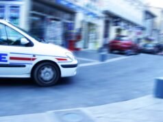 Ba người bị thương trong vụ tấn công bằng dao ở Paris, nghi phạm bị bắt
