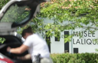 Bas-Rhin. Bảo tàng Lalique bị cướp: làm thế nào kẻ trộm lấy trộm hàng triệu euro trang sức trong 11 phút