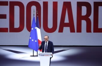 Bầu cử tổng thống 2027: trong cuộc họp, Édouard Philippe hứa hẹn “mồ hôi” cho người lao động và “tự do” cho doanh nghiệp
