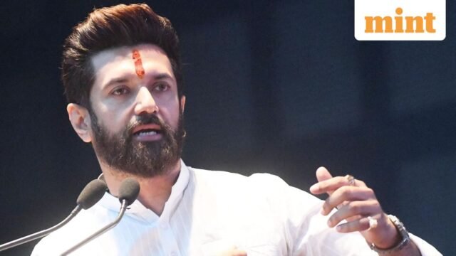 Bộ trưởng Liên minh Chirag Paswan dừng đoàn xe để
