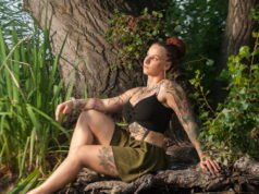 Brumath. Cô tham gia Miss Tattoo Model 2027 để nêu bật nạn nhân bạo lực gia đình