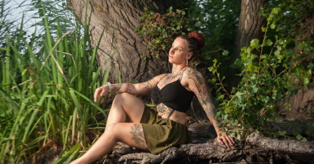 Brumath. Cô tham gia Miss Tattoo Model 2027 để nêu