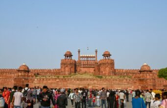 Cảnh giác cao độ được nâng lên ở Delhi sau lời kêu gọi đe dọa cho nổ tung Pháo đài Đỏ, sau đó hóa ra là một trò lừa bịp