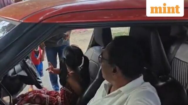 Cảnh sát Telangana bị đình chỉ vì để cháu gái