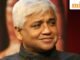 Câu nói trong ngày của Amitav Ghosh: “Dùng quá khứ để biện minh cho hiện tại đã đủ tệ rồi, nhưng…”