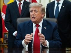 Chiến tranh Iran: Donald Trump tái lập lệnh phong tỏa eo biển Hormuz, đánh bom tiếp tục