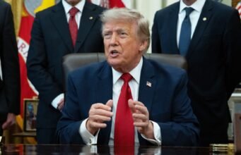Chiến tranh Iran: Donald Trump tái lập lệnh phong tỏa eo biển Hormuz, đánh bom tiếp tục