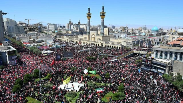 Chiến tranh Mỹ-Iran: Tehran chôn cất cựu lãnh đạo tối
