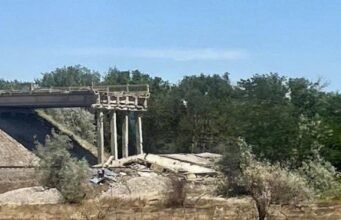 Chiến tranh Ukraine: Đường tiếp tế của Nga hứng thêm đòn, Ukraine phá hủy hai cây cầu trên lãnh thổ bị chiếm đóng