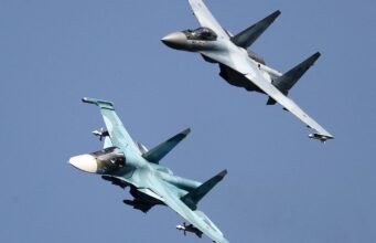Chiến tranh Ukraine: Nơi có máy bay ném bom Su-34 và tiêm kích Su-35… Dùng máy bay không người lái, Ukraine tấn công căn cứ Nga cách biên giới 300 km