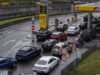 Chiến tranh ở Ukraine: Các cuộc đình công của Ukraine khiến giá nhiên liệu ở Nga tăng 40%, trong khi doanh số bán hàng giảm 40%