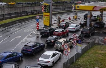 Chiến tranh ở Ukraine: Các cuộc đình công của Ukraine khiến giá nhiên liệu ở Nga tăng 40%, trong khi doanh số bán hàng giảm 40%