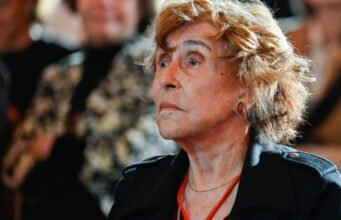 Chính sách. 34 năm sau khi rời Matignon, Édith Cresson vẫn có xe công ty có tài xế