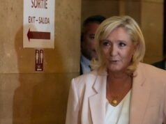Chính trị trực tiếp. Bị lên án, Marine Le Pen bắt đầu chiến dịch tranh cử tổng thống vào thứ Tư tuần này mà không có vòng tay điện tử