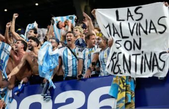 ‘Chúng tôi tin vào…’: Nhà Trắng bảo vệ đội tuyển Argentina treo biểu ngữ Falklands ở bán kết World Cup
