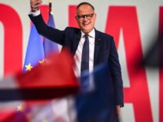 Cuộc bầu cử tổng thống năm 2026. Édouard Philippe phát động chiến dịch của mình trong một cuộc họp lớn để “tin tưởng vào chúng tôi”