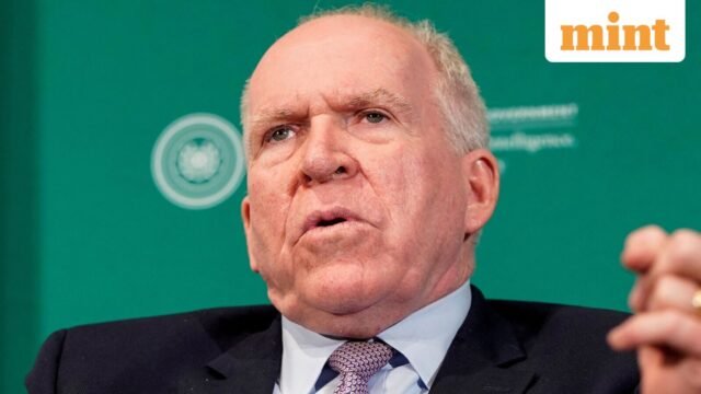 Cựu Giám đốc CIA John Brennan kiện quản trị viên
