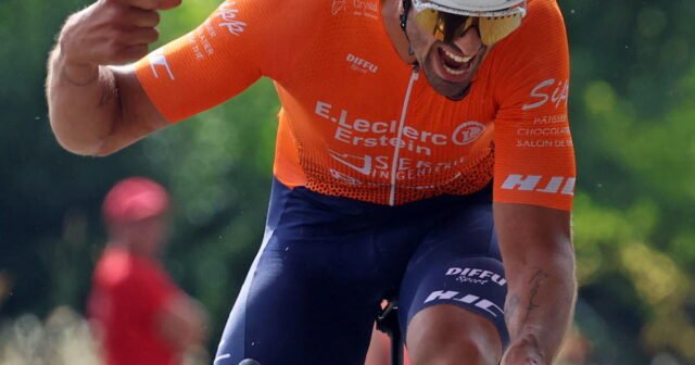 Đạp xe. Dễ đến khó tin, Rafel Marggraf vẫn đăng