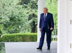 Dầu Mỹ tăng trên 75 USD sau khi Trump khôi phục lệnh phong tỏa eo biển Hormuz đối với tàu Iran và công bố phí vận chuyển 20%