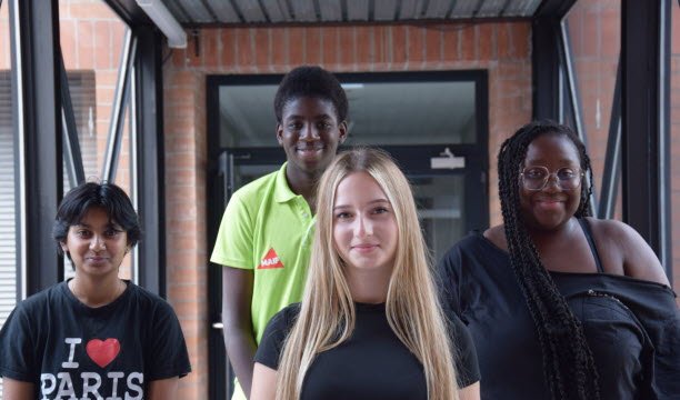 Jessenia, Isaac, Elza và Galiléa đều cùng chí hướng: “Tạo ra nhiều sự kiện làm sôi động thành phố khiến bạn muốn ở lại”. Ảnh Pierre Gusz
