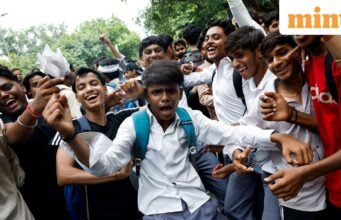 Dharmendra Pradhan từ chức, FIR rút tiền, hứa bồi thường: CJP chấm dứt phản đối