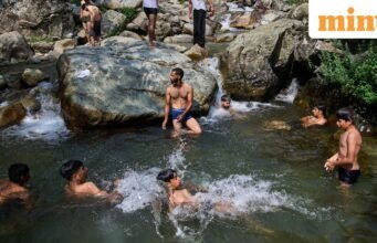 Đợt nắng nóng ở Kashmir khiến các trường học phải đóng cửa và bắt đầu kỳ nghỉ hè khi thủy ngân bao trùm thung lũng và chạm mức 35,5°C