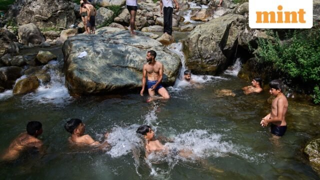 Đợt nắng nóng ở Kashmir khiến các trường học phải