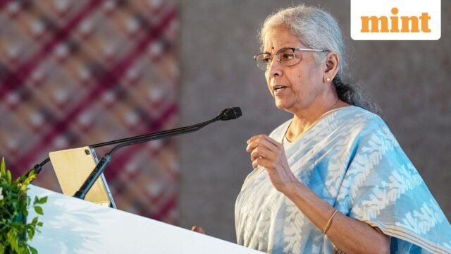 FM Sitharaman chỉ trích tính chất 'bình thường' của các