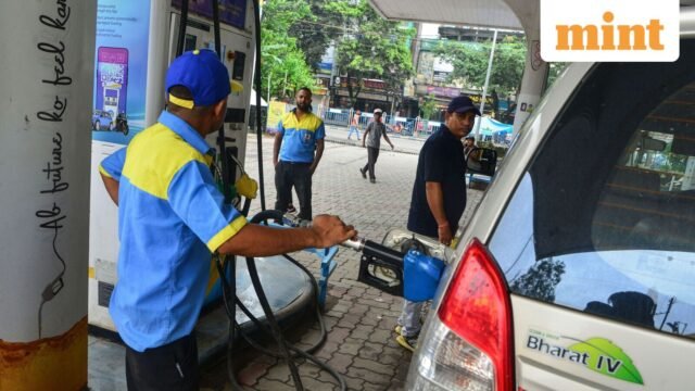 Giá xăng, dầu diesel hôm nay: Kiểm tra giá nhiên