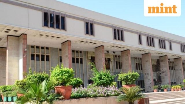 Hàng trục xuất Câu lạc bộ Delhi Gymkhana: Tòa án