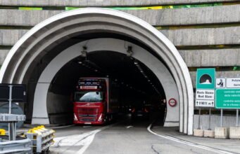 Haute-Savoie. Bị kết án trong vụ cầu Genoa, giám đốc đường hầm Mont-Blanc người Ý từ chức
