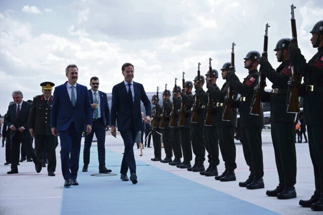 Hội nghị thượng đỉnh NATO ở Ankara: liên minh bị