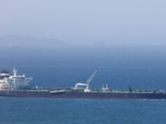 Iran lại phóng tên lửa nhắm vào tàu thương mại đi qua eo biển Hormuz: đây là những gì chúng ta biết